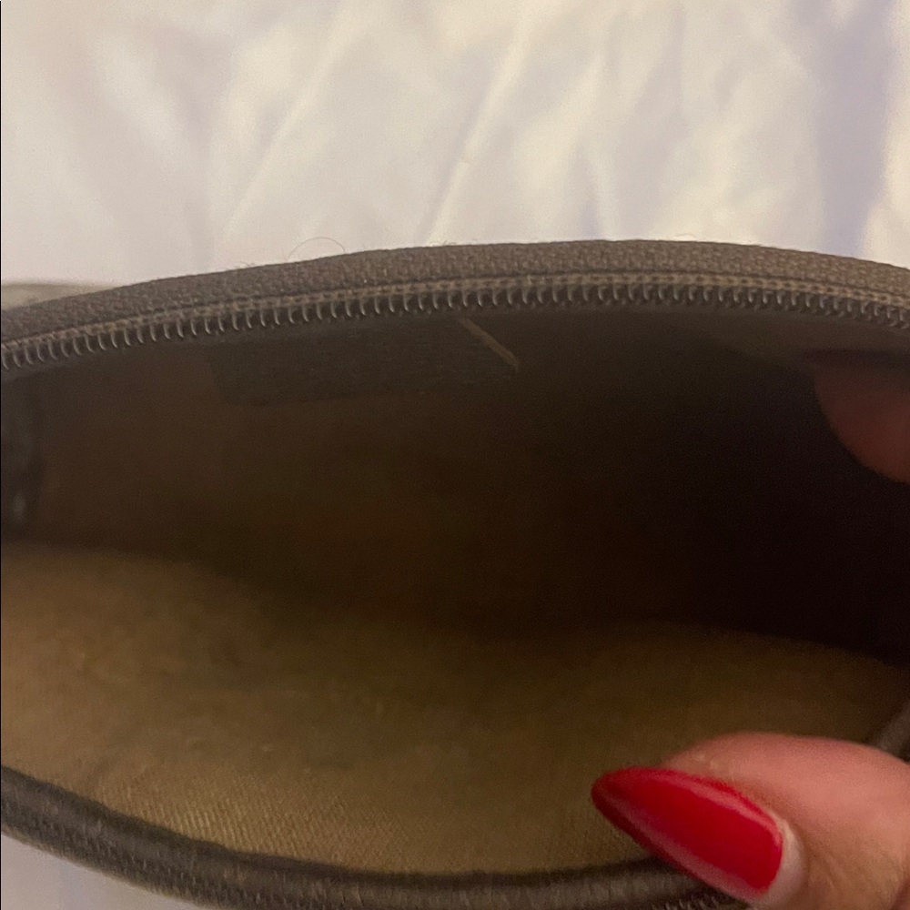 Gucci Beige and Brown GG Canvas Cosmetic Case - Picture 3 of 11